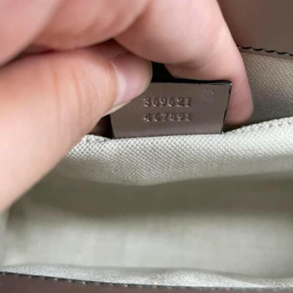 100% Authentic GUCCI Emily GG Patent Leather Shoulder Bag 370-101424 - Picture 15 of 16